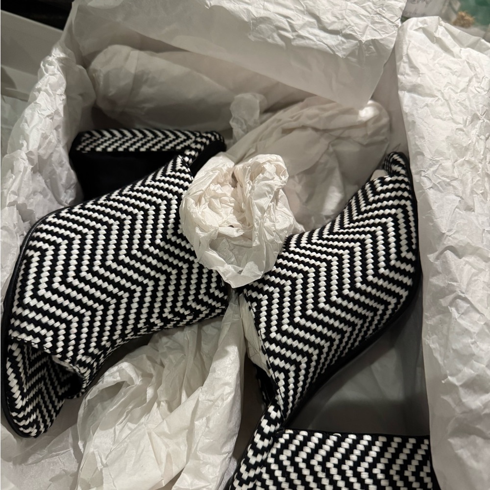Stella McCartney Black and White Women's sandals elves 6.5